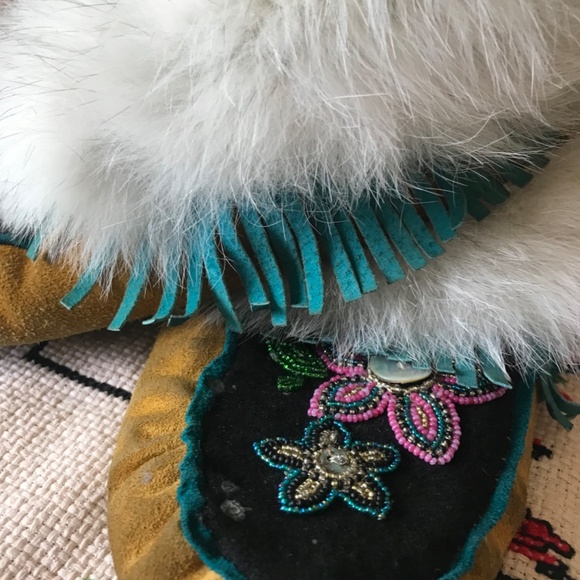 Handmade Moccasins Yukon Indigenous Artist Amanda Leas - Picture 5 of 10